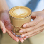 greseala pe care multe persoane o fac cand beau cafea specialistii explica efectul asupra absorbtiei unui mineral esential 6ac07e2ba02b4
