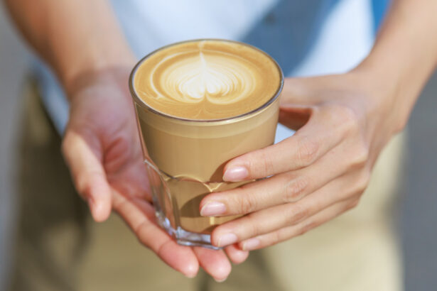 greseala pe care multe persoane o fac cand beau cafea specialistii explica efectul asupra absorbtiei unui mineral esential 6ac07e2ba02b4