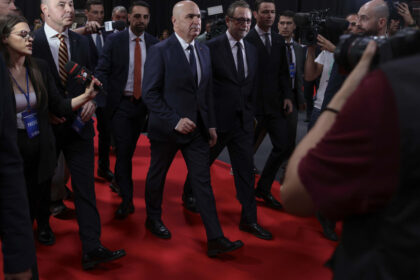 liberalii decid sambata cum se vor pozitiona fata de guvernul niculescu parerile sunt impartite in pnl 6ad323bfe88aa