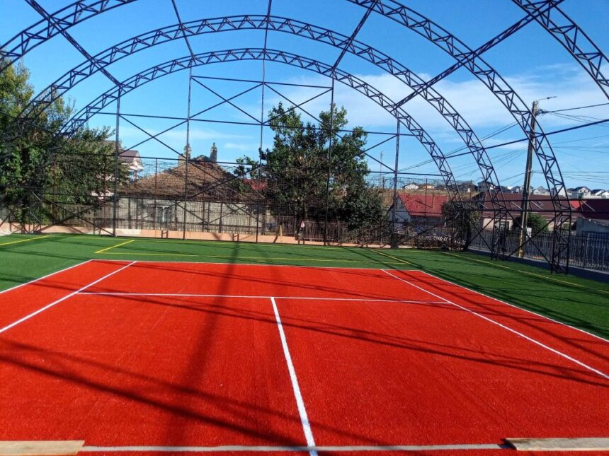 o noua investitie in valu lui traian terenul de sport de la scoala gimnaziala nr 2 este aproape gata 6ac577a0b833b