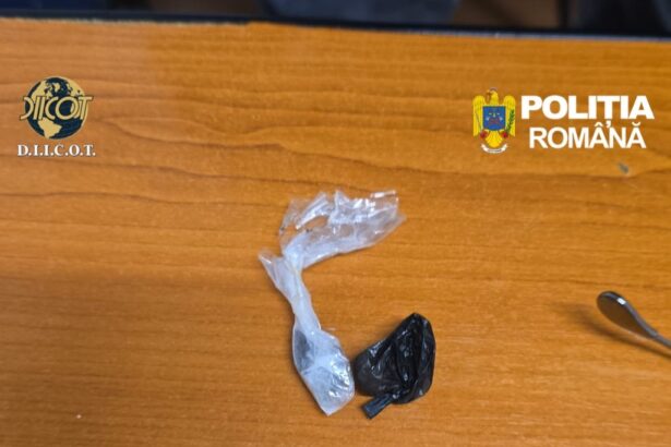 oprit in trafic la liceul pontica soferul a luat o la fuga si a aruncat o punga peste gard a fost condamnat pentru trafic de droguri 6ac6be772acda