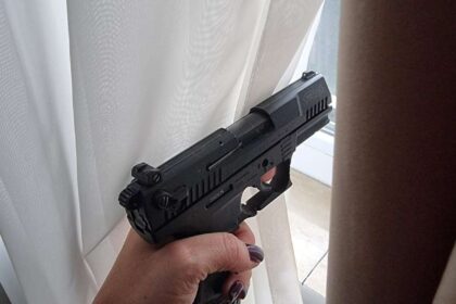 perchezitii la doi barbati care au adus in tara arme ce le au spus procurorilor 6ad2a683ceaed