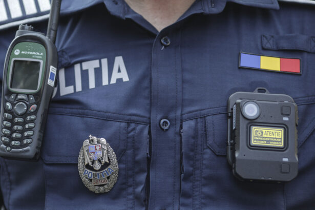 politist retinut si cercetat sub control judiciar pentru sase infractiuni agentul si a inselat inclusiv sefii pentru bani 6abfc6b6b9e3e