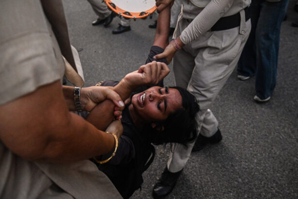 proteste tensionate in india trei jurnaliste acuza politistii de hartuire sexuala zeci de manifestanti au fost retinuti 6ac3554092814
