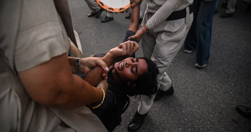 proteste tensionate in india trei jurnaliste acuza politistii de hartuire sexuala zeci de manifestanti au fost retinuti 6ac3554092814