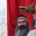 scandal la arestul central cu stegarul dac sustinatorul lui calin georgescu a fost retinut si este cercetat pentru ultraj ce a facut 6ac0fc15c623d