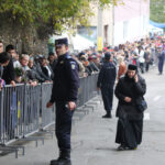 scandal la sfanta parascheva mai multe persoane au incercat sa treaca in fata si au devenit recalcitrante amenzile date de jandarmi 6ace8d861003a