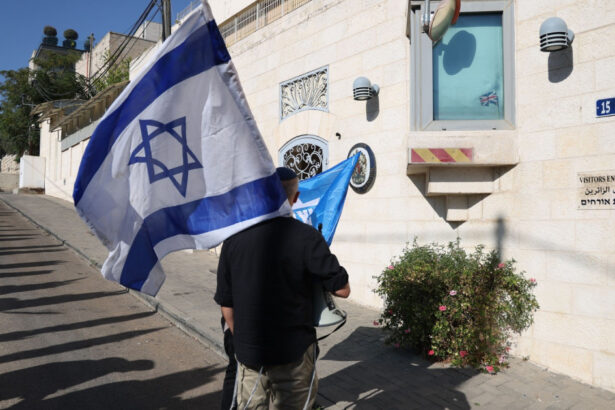 tensiuni intre regatul unit si israel londra ar putea expulza zeci de diplomati daca va fi inchis consulatul din ierusalim reuters 6ac4d47450177