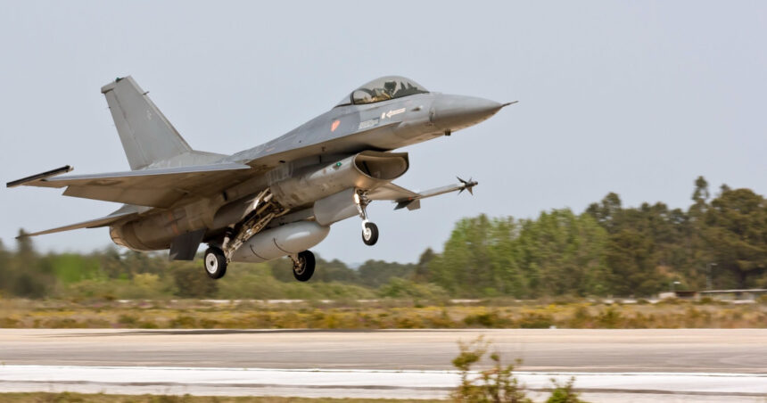 tulcea al patrulea mesaj ro alert primit in cursul acestei zile de populatie doua avioane f 16 au fost ridicate 6acfcd704fe60