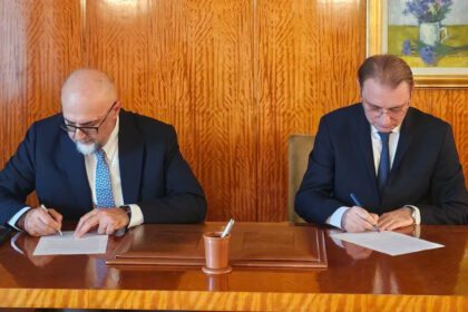 udmr a semnat un acord politic cu luca niculescu kelemen hunor pentru noi conteaza ca tara sa functioneze 6ad609957b0fd