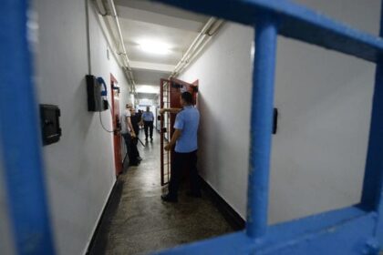 un detinut de la poarta alba implicat intr o altercatie a dat in judecata statul roman si ministerul justitiei 6ac2db8b07db8