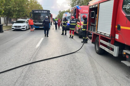 video accident intre un autobuz si un autoturism in craiova o persoana a murit iar alte sase au fost duse la spital planul rosu activat 6ad1cebaa5ec1