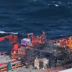 video alerta in marea neagra opt marinari disparuti dupa ce o nava ar fi fost lovita si a luat foc primele imagini 6ad0aaecc871a