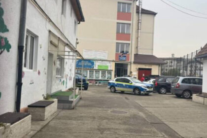 video atac cu cutitul la o scoala din bistrita o profesoara si un elev au fost raniti de un scolar din clasa a vii a marturia unei eleve 6ad5cde315bfd