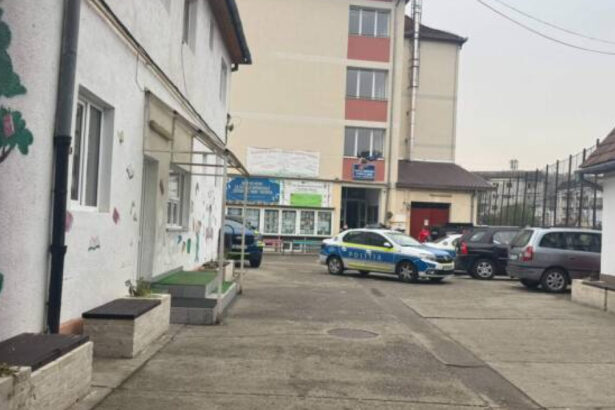 video atac cu cutitul la o scoala din bistrita o profesoara si un elev au fost raniti de un scolar din clasa a vii a marturia unei eleve 6ad5cde315bfd