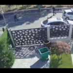 video barbatul care i a amenintat cu un cutit pe politistii capitalei dupa ce a furat mai multe bunuri dintr o curte arestat preventiv 6ac1496e94bdd