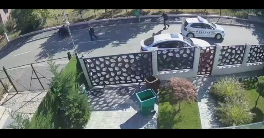 video barbatul care i a amenintat cu un cutit pe politistii capitalei dupa ce a furat mai multe bunuri dintr o curte arestat preventiv 6ac1496e94bdd