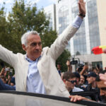 video calin georgescu sta in celula cu alti trei barbati si refuza mancarea din arest ce urmeaza in ancheta diicot 6abe0bc2364eb