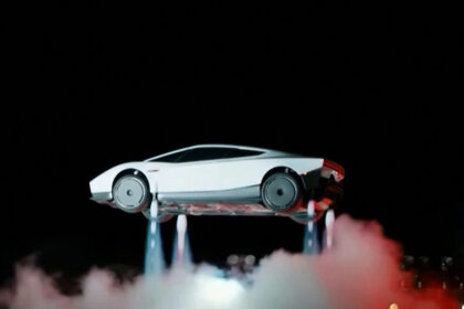 video elon musk a dezvaluit prima masina zburatoare din lume la un eveniment tesla 6ad23830b1b27