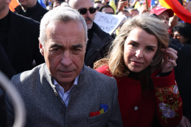 video familia georgescu a treia zi la diicot anchetatorii verifica zeci de telefoane si dispozitive electronice ce incearca sa afle 6ac734aa75378