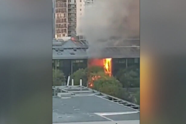 video protestele elevilor din franta iau amploare un liceu din nantes a fost incendiat 400 de scoli sunt afectate 6abe3cfa923a6