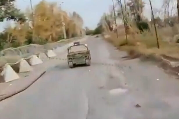 video razboiul dronelor in ucraina cum a reusit un robot terestru al ucrainenilor sa neutralizeze o drona a rusilor care il urmarea 6ac1577d8f44d