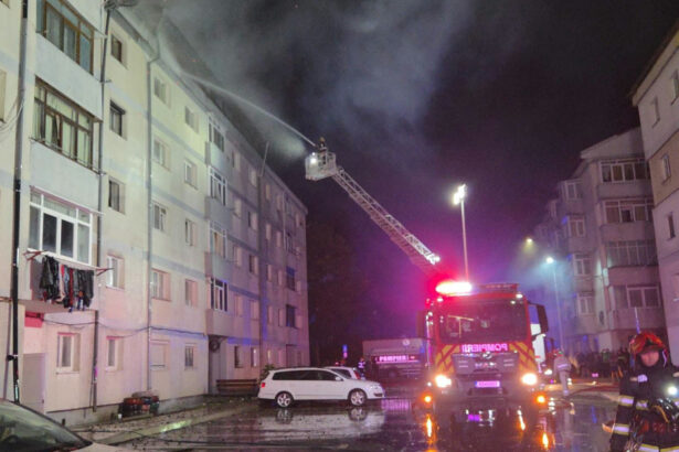 videofoto incendiu puternic la un bloc din suceava locatarii au fost evacuati spatii de cazare pentru cei ce nu se pot intoarce in apartamente 6ac0108a01d32