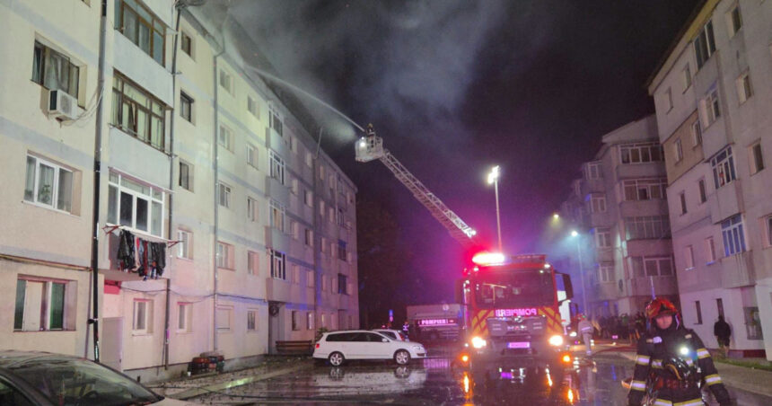 videofoto incendiu puternic la un bloc din suceava locatarii au fost evacuati spatii de cazare pentru cei ce nu se pot intoarce in apartamente 6ac0108a01d32